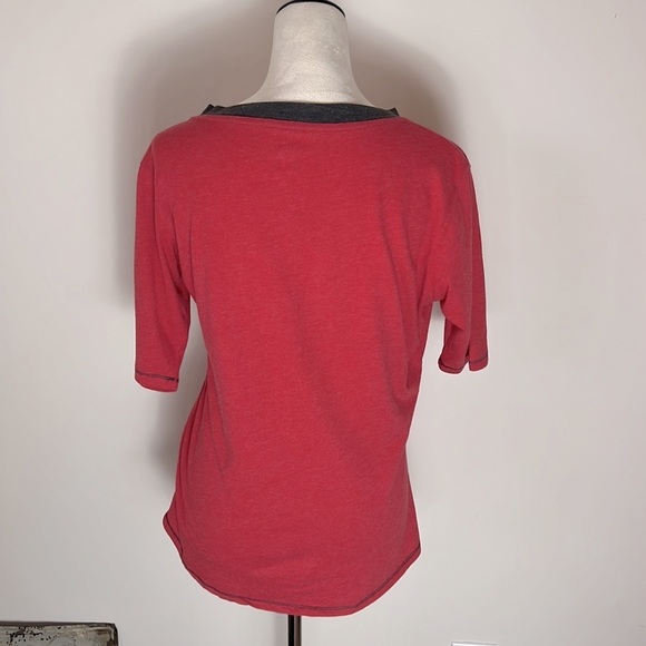 NHL LICENSED CHICAGO BLACKHAWKS SHORT SLEEVE tee LACE UP NECK WM SZ L FSU TEE! - Picture 3 of 8